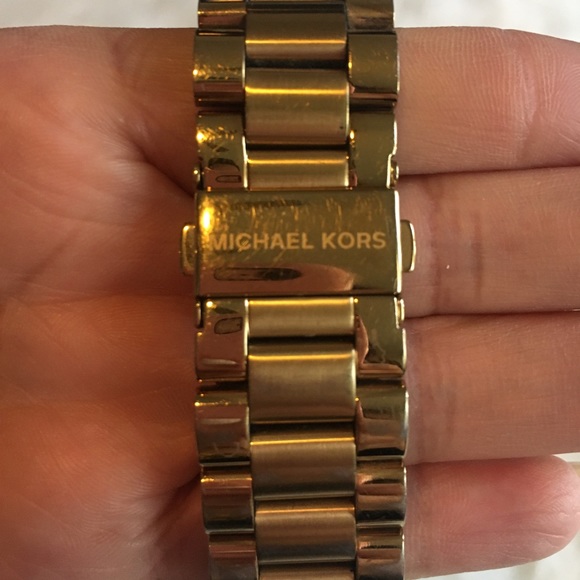 Michael Kors Women’s Bradshaw Gold tone watch - Picture 5 of 6